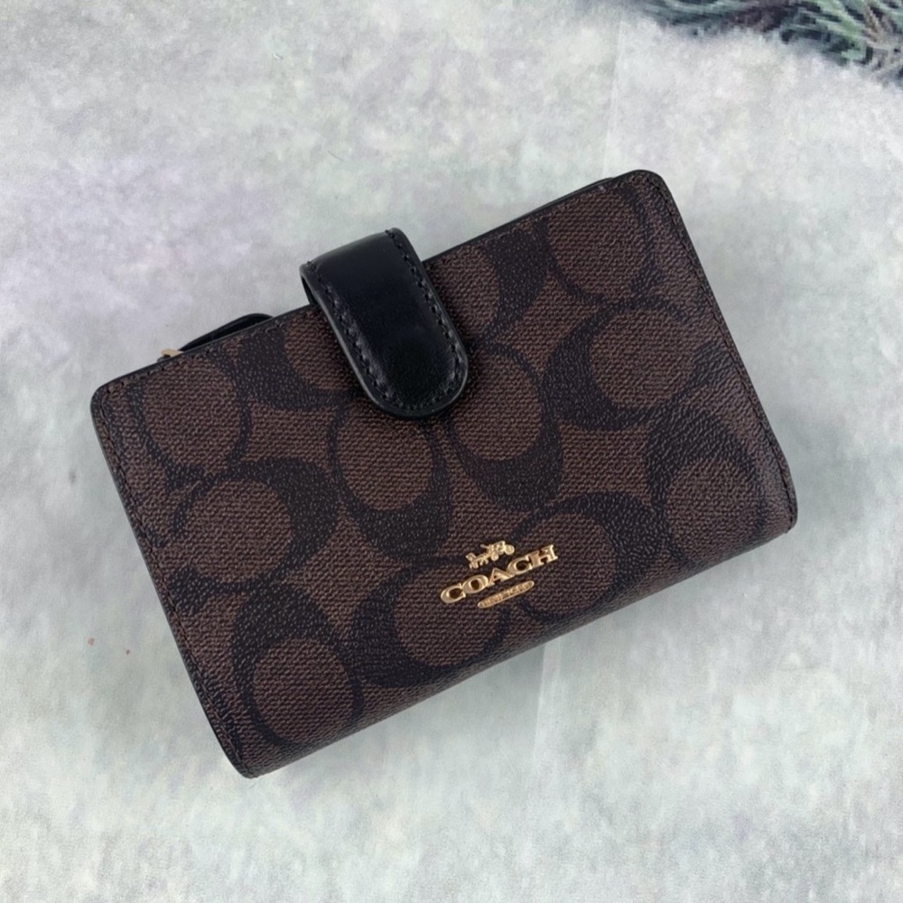 COACH MEDIUM CORNER ZIP WALLET & SIGNATURE CANVAS